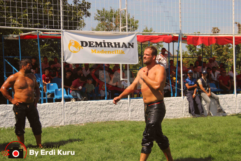 24. Geleneksel Malkara Fehmi Özkan Yağlı Güreşleri Baş Pehlivanı “ALİ GÜRBÜZ” Oldu
