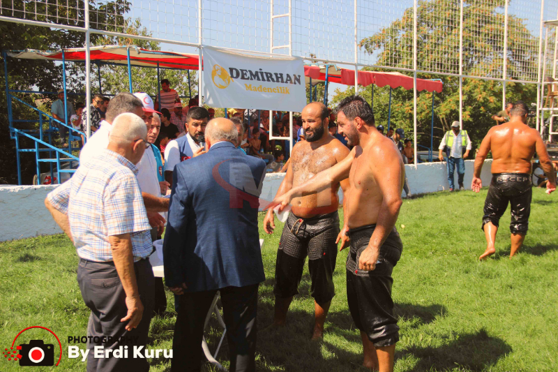 24. Geleneksel Malkara Fehmi Özkan Yağlı Güreşleri Baş Pehlivanı “ALİ GÜRBÜZ” Oldu