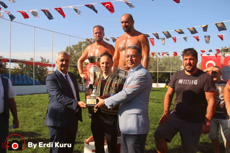 24. Geleneksel Malkara Fehmi Özkan Yağlı Güreşleri Baş Pehlivanı “ALİ GÜRBÜZ” Oldu