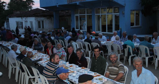 Teteköy Mahallesinde İftar Sofrası