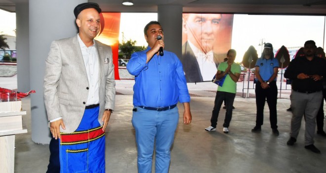 Başkan Yurdakul’dan, Hayrabolu Belediye Başkanı’na Pazarcı Önlüğü ve Şapka