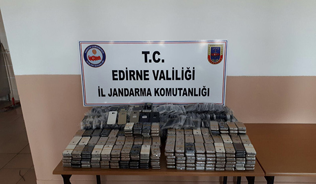 5 Çanta Dolusu Kaçak Cep Telefonu Yakalandı