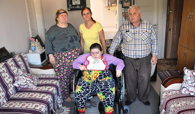 Engelli Vatandaşlara Tekerlekli Sandalye