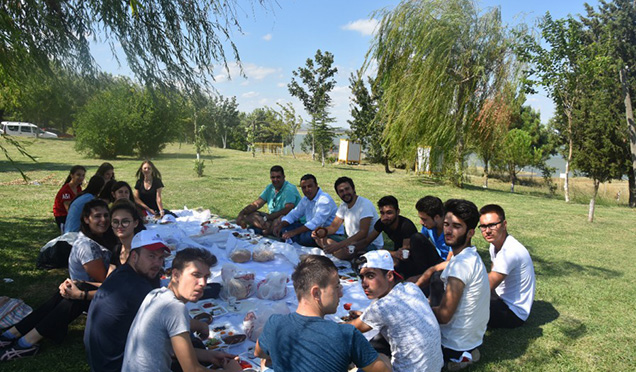 YGS’YE GİRECEK ÖĞRENCİLERE KAHVALTI'DA BİR ARAYA GELDİ