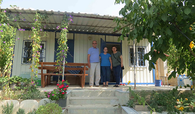 Kıraç Araziyi Meyve Bahçesine Dönüştürdü