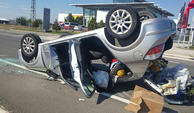 Takla Atan Otomobildeki Karı Koca Yaralandı