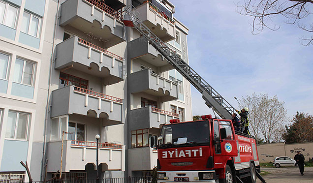 Evin Balkonunda Yangın Çıktı