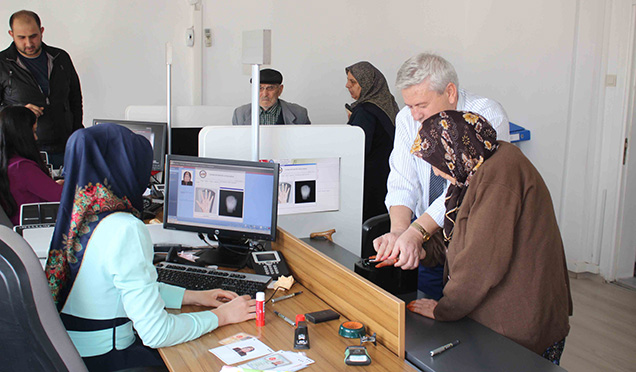 11 Ayda 10 Bin Kişi Çipli Kimlik Sahibi Oldu