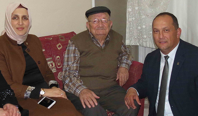 YAŞLI ADAMIN İLAÇ İSYANI! SAĞLIK MUAYENESİ VAR, İLAÇ YOK!