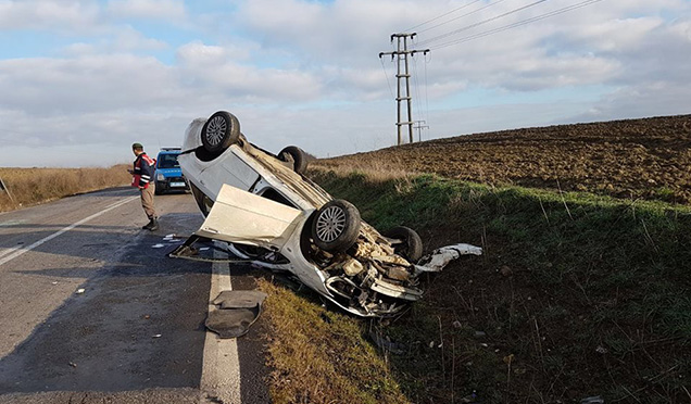Takla Atan Otomobilde 3 Kişi Yaralandı