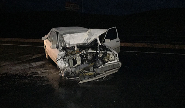 Kamyona Çarpan Otomobil Sürücü Yaralandı