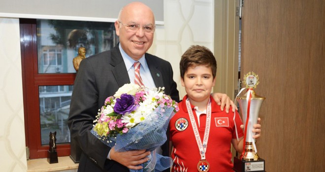 Başkan Eşkinat Türkiye Üçüncüsü Satranç Makamında Ağırladı