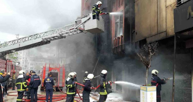 Keşan’da Mobilya Mağazası Alev Alev Yandı