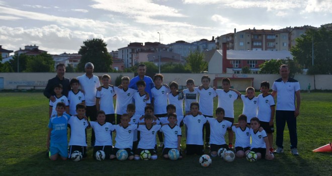Belediye Akademisinden Çocuklara Futbol Kursu