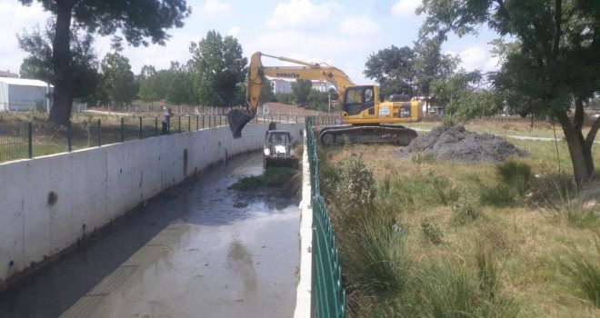 Büyükşehir Belediyesi Dere Islahı Çalışmalarını Sürdürüyor