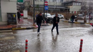 Şiddetli rüzgar, yerini sağanağa bıraktı