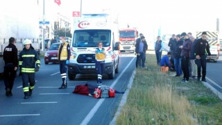 Yolun karşısına geçerken otomobilin çarptığı kadın öldü