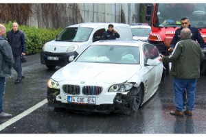Beton bariyerlere çarpan sürücü yaralandı