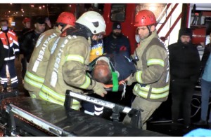 Çekici kamyonet halk otobüsüne çarptı: 2 yaralı