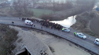Göçmenlerin sınıra akını sürüyor