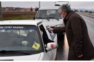 Keşan belediye başkanı, şehre girenlerin ateşini ölçtü