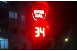 Kırklareli'de trafik ışıklarıyla, 'Evde kal' çağrısı