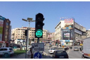 Tekirdağ'da, trafik ışıklarıyla 'evde kal' mesajı