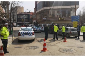 Zorunlu ihtiyaç dışındaki iş yerleri kapatıldı