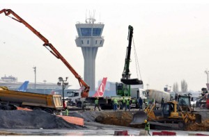 Atatürk Havalimanı'ndaki salgın hastanesinin yapım çalışmaları devam ediyor