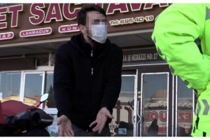 Ceza kesen polislere tepki gösterdi: Sigara almaya çıktım diye ceza kesiyorsunuz