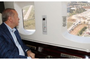 Cumhurbaşkanı Erdoğan, İstanbul’da yapımı devam eden hastaneleri havadan inceledi