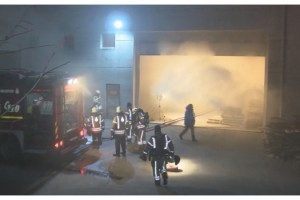 Esenyurt'ta mobilya fabrikasında yangın