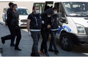 Ev partisi yapan 10 kişiye 2 ay ev hapsi cezası verildi