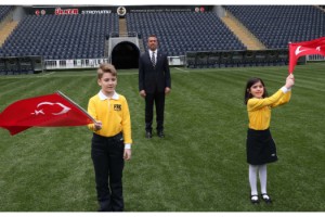Fenerbahçe'den Atatürk'lü 'en büyük pankart' ile 23 Nisan kutlaması