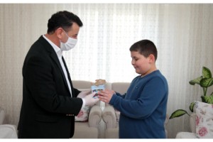 Harçlıklarını ihtiyaç sahipleri için bağışladı