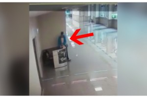 Hastanede doktor ve hemşirenin çantalarını çalan hırsız kamerada