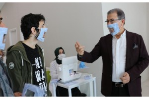 İşitme engelliler için özel maske üretildi