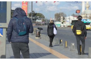 İşlerine gitmek için dakikalarca otobüs beklediler