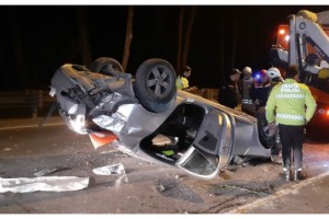 Kaldırıma çarpan otomobil takla attı: 1 yaralı