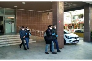 Kimlik kontrolünde 2 cezaevi firarisi yakalandı