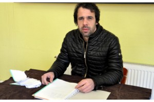 Müşterilerinin borç defterini yırttı