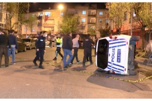 Polis aracı takla attı, 2 polis yaralandı