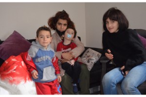 Şiddet gösteren eşinden boşandı, 1’i engelli 3 çocuğu ile yaşam mücadelesi veriyor