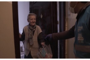 Sosyal izolasyondakilere sıcak yemek servisi