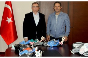 Su altı maskeleri üzerinde çalışarak, yoğun bakım maskesi ürettiler