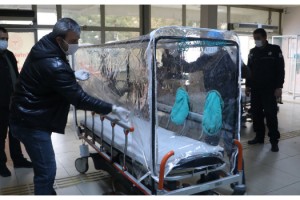 Süleymanpaşa Belediyesi, sağlık çalışanları için özel sedye üretti