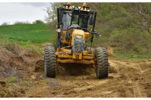 Tarla Yolları Onarılıyor