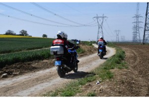 Tekirdağ'da kaçak geçişlere yönelik tarlalarda motosikletli denetim
