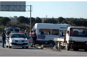 Tekirdağ'da servis minibüsü kamyonla çarpıştı: 5 yaralı