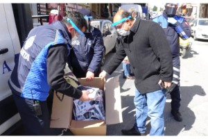 Yasağa rağmen pazarda maske satan iki kişiye 187’şer TL ceza kesildi